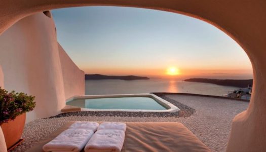 A “natural” hotel in Santorini, becomes an excellent example of how the local experience & absolute luxury can be combined